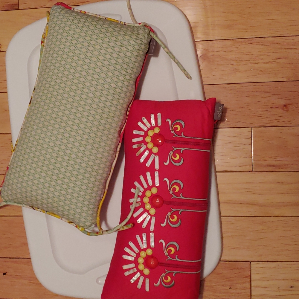 echo decorative throw pillows.